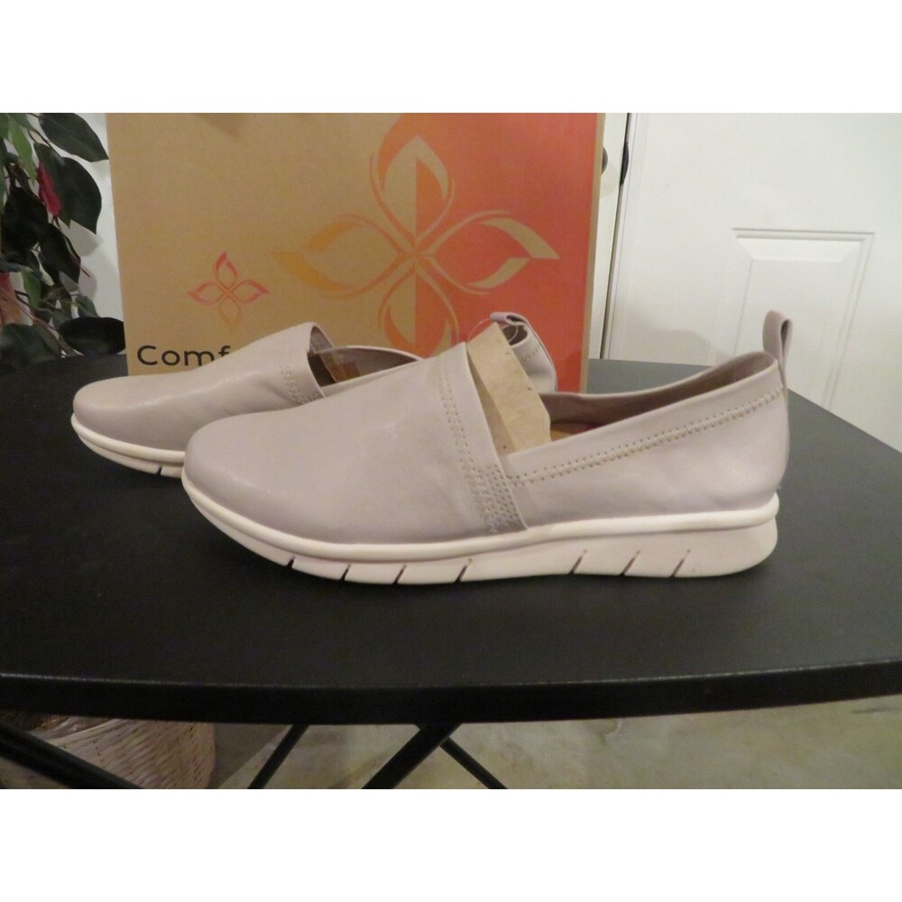 NWT Womens Light Grey Comfortiva Carni Shoes, 10